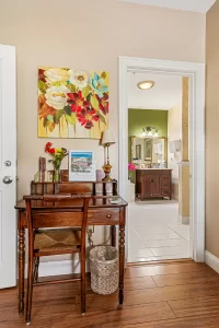 Melbourne Bedroom with a desk for working - Windemere Inn Florida bed and breakfast