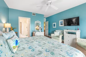 Summer Garden Bedroom blue and white suite with ceiling fan and wicker furniture - Windemere Inn Florida bed and breakfast