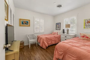 805 Beachside Suite - Second Bedroom with two twin beds